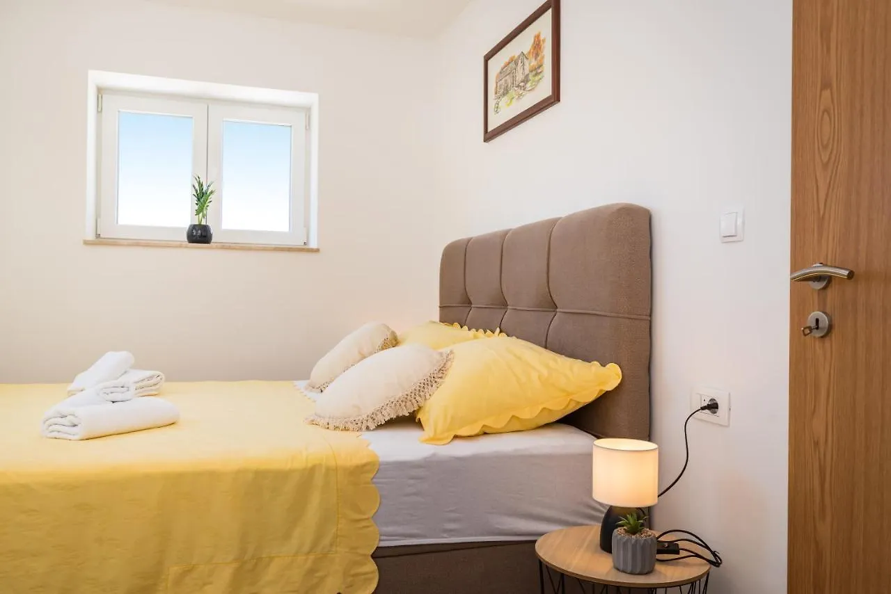 Holiday Home Figurica Novigrad  Kroatien